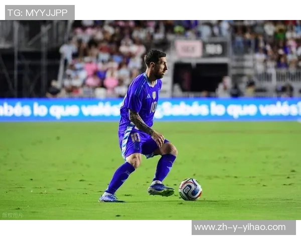 《足球星视界2022：全球足坛新星崛起与传奇回顾》